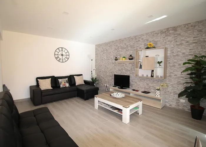 T1 Da Rocha/ Patio Da Rocha *